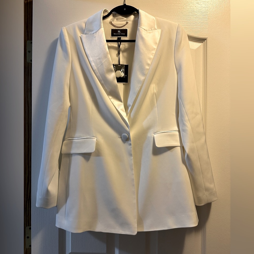 (NWT) Melanie Lyne - Satin Lapel Blazer, Size 4